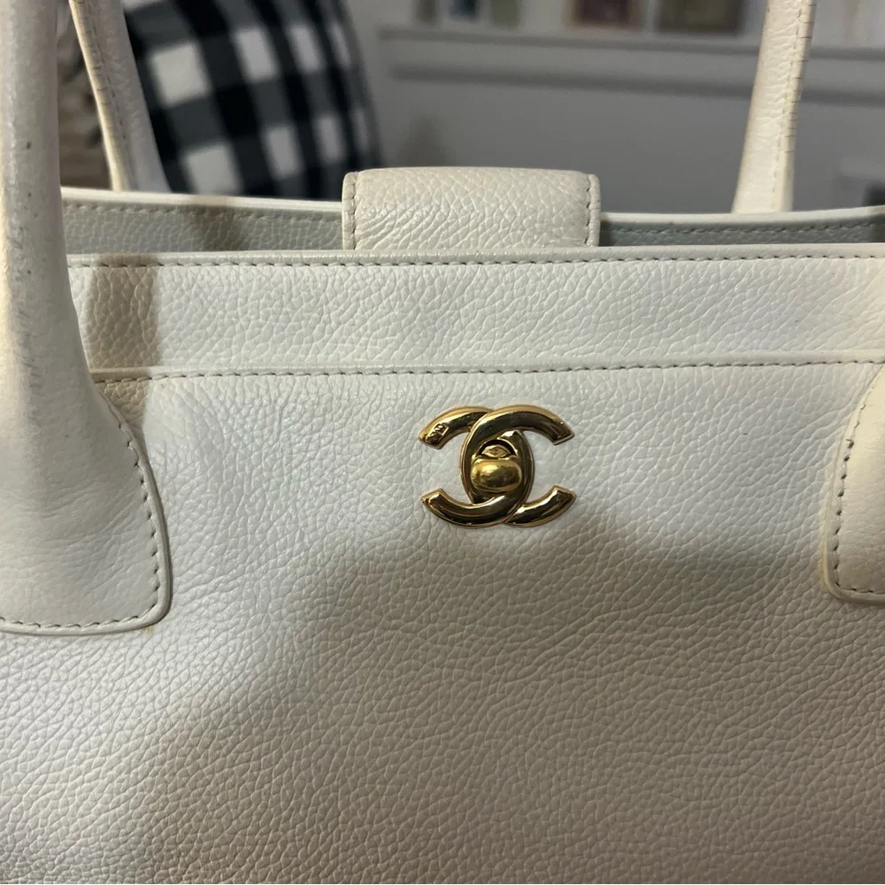 100% Authentic CHANEL Cerf Executive Tote Bag - Picture 3 of 15
